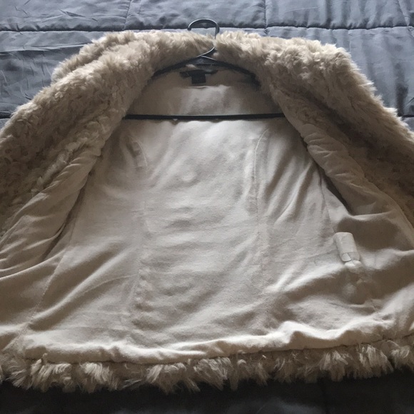 Armani Exchange Furry Vest - Picture 4 of 10